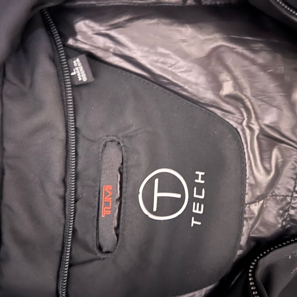 Tumi tech black men’s insulated jacket large
